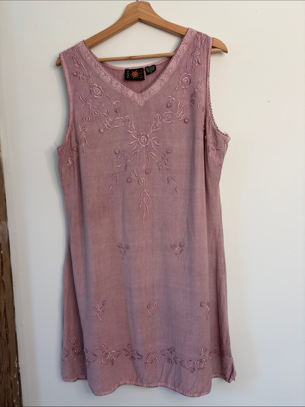 raya sun Embroidered Sleeveless V-Neck Blouse - Dusty Mauve